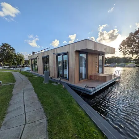 Hébergement de vacances Surla House Boat Tikwa Unique Waterfront At Kagerplassen